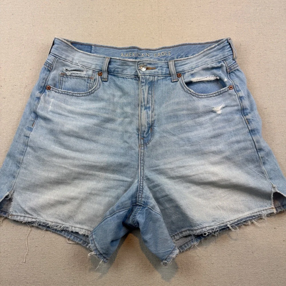 American Eagle Highest Rise Size 10 Baggy Shorts Light Wash Distressed Denim